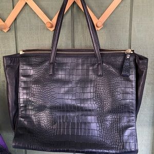 Medium size shoulder bag